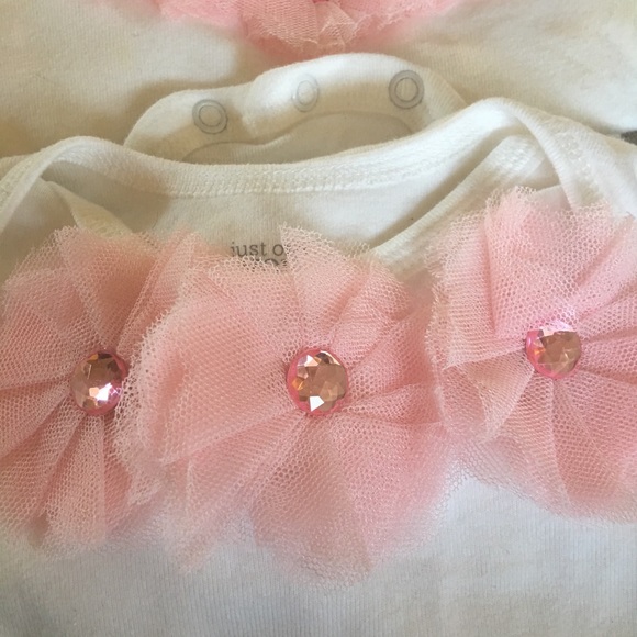 Set of 2 - 12 months onesies - Picture 2 of 4